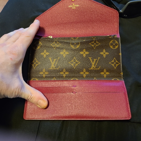 Louis vittan hand purse - Picture 2 of 4